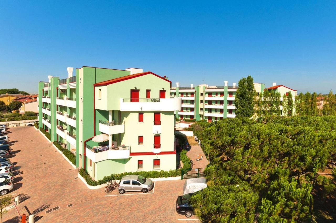 Apartment In Caorle With Heating Buitenkant foto